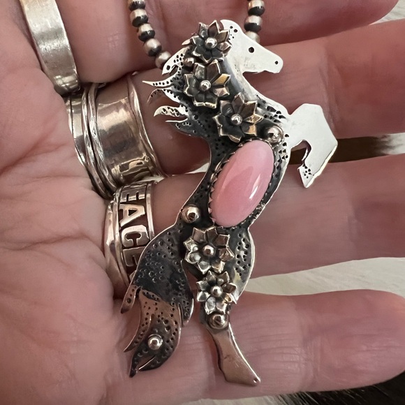 ❤️ Queen Pink Conch Decorative SS 925 Hand Stamp Statement Horse Pendant 2.14”L - Picture 16 of 16